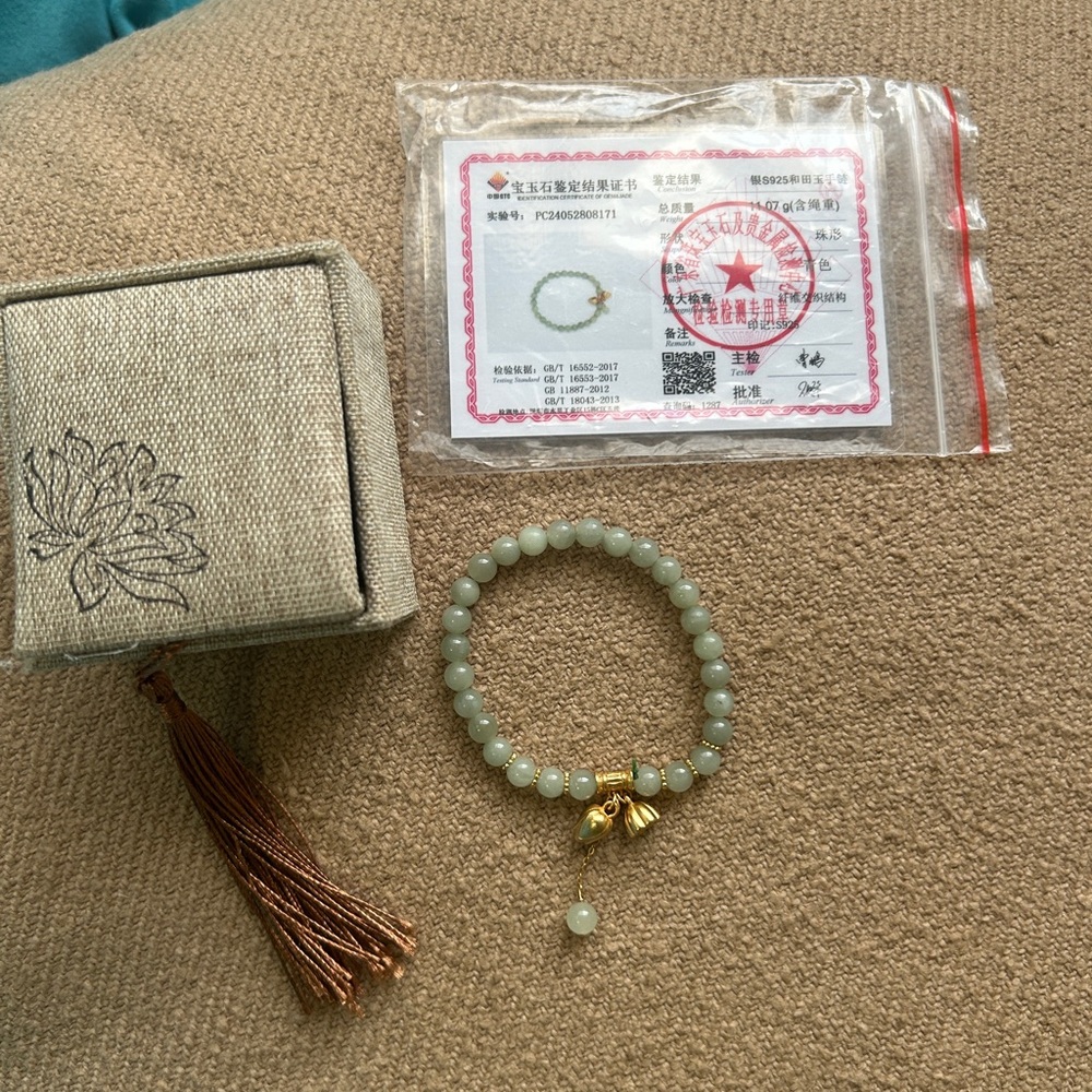 Chow Tai Seng Lotus Hetian jade and silver beaded bracelet - Picture 3 of 3